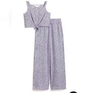 NWOT. Set with a top and matching pants in woven fabric.